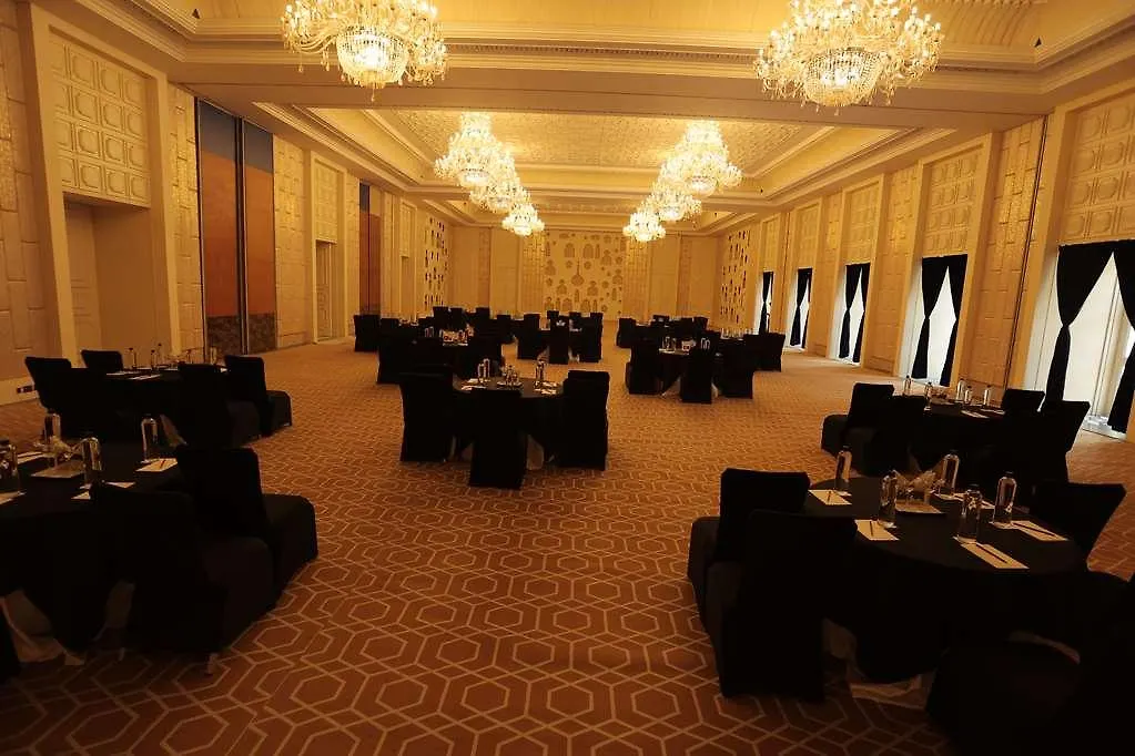 Hotel Radisson Blu Udaipur Palace Resort & Spa