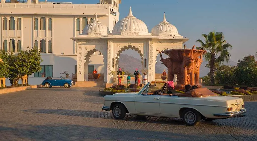 Hotel Radisson Blu Udaipur Palace Resort & Spa