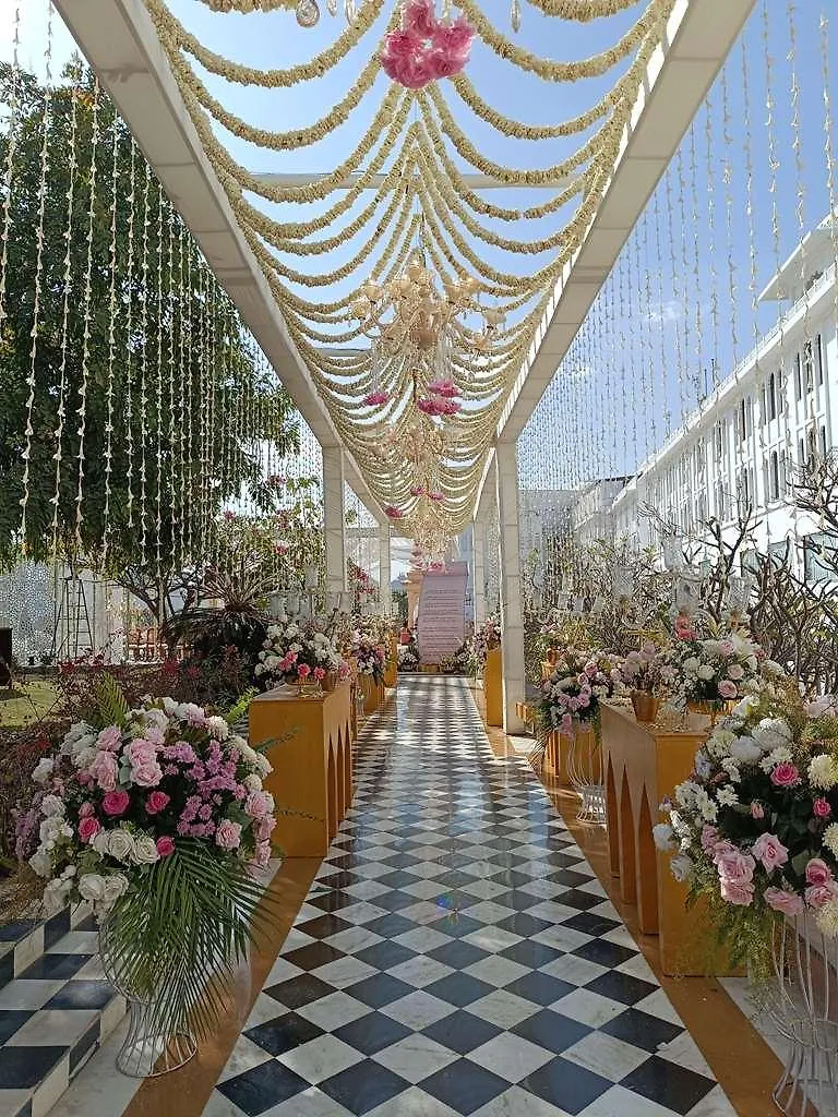 Radisson Blu Udaipur Palace Resort & Spa Hotel